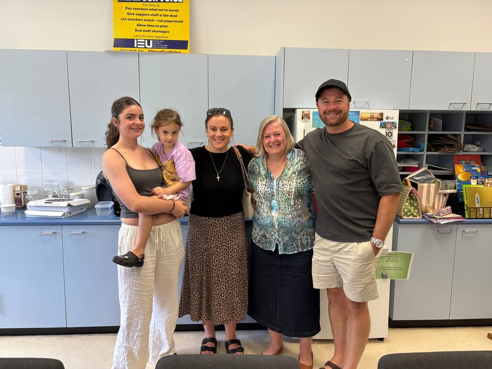 283758994179628_881109414444580-1